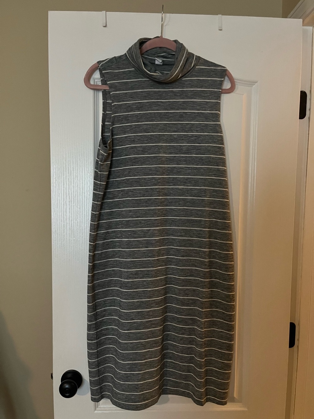 Old Navy Sleeveless Striped Turtleneck Midi Dress in Gray and White